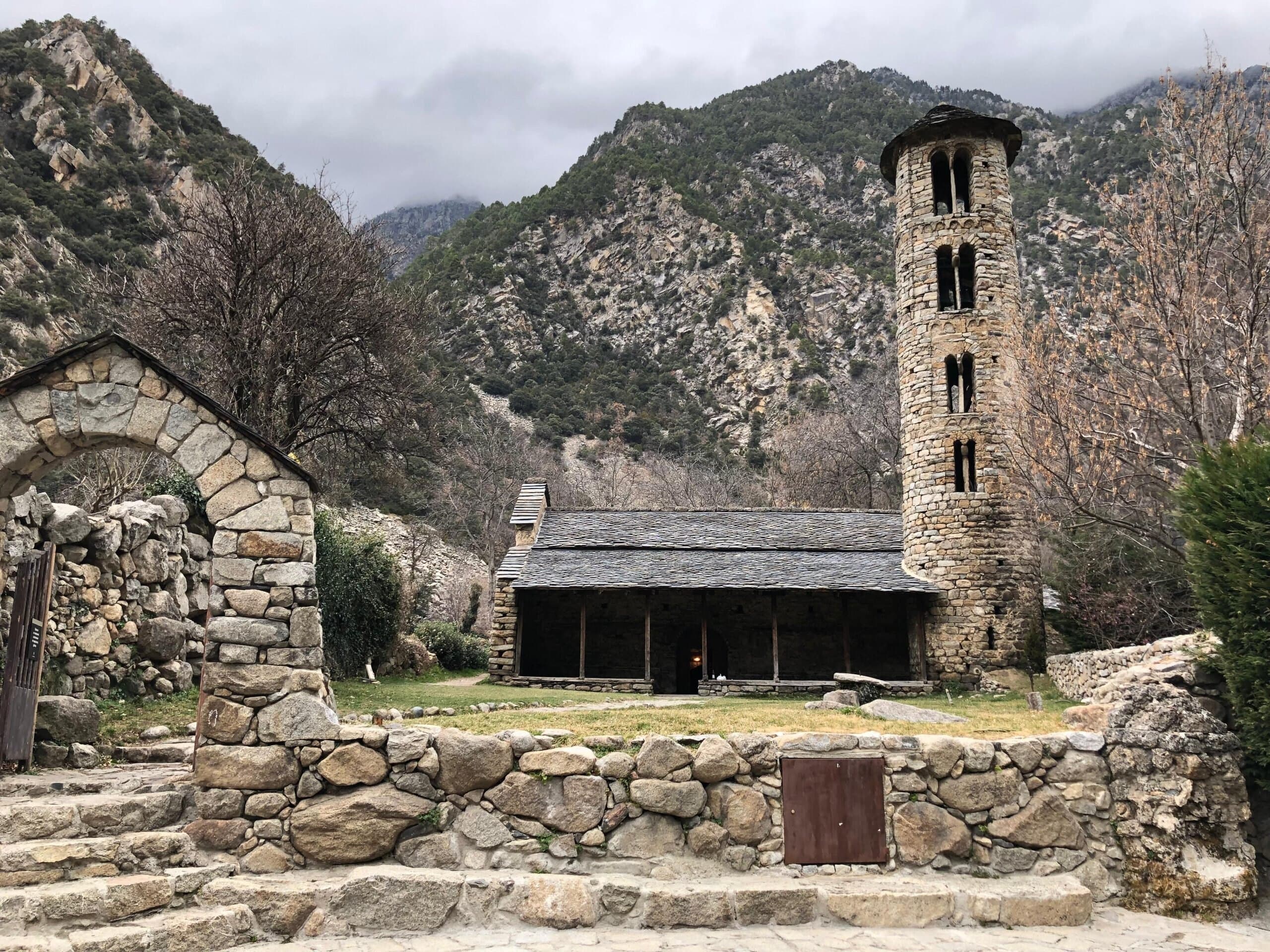 Overnight stays in a camper van or motorhome in Andorra: what you need to know in 2025